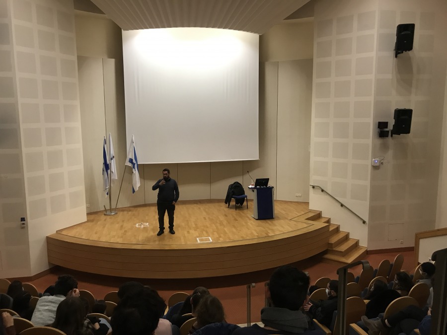 מחאה ושמרנות